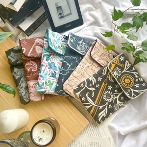 Double-sided e-reader sleeve with fantasy pattern and embroidery - padded for Kindle etc. up to 7.5 inches, special bookstagram