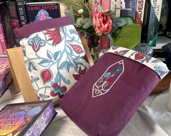 Große wendbare Fantasy-Buchhülle mit floralen Mustern - Bookstagram Hardcover und Taschenbuchhülle - Modell PISTIL
