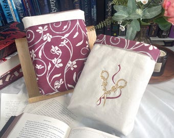 Wendbarer, großformatiger Fantasy-Buchschutz, inspiriert von „A Fragile Enchantment“ – für Hardcover- und Taschenbücher, perfekt für Bookstagram.