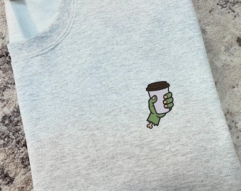 Zombie Hand mit Kaffeetasse gesticktes Sweatshirt oder Hoodie, lustiges Halloween-Kaffee-Liebhaber-Geschenk