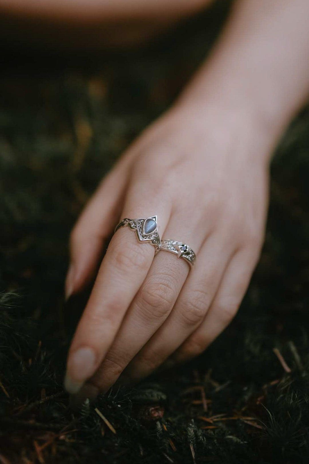 Morrigan Gothic Ring: Silver Witchy Ring With Garnet or Labradorite - Etsy Japan