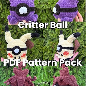 Puede incluir: Tres peluches de ganchillo etiquetados como Critter Ball PDF Pattern Pack. Uno es morado con una banda negra y centro blanco, uno es crema con detalles negros y rojos, y uno es naranja con parte superior marrón oscuro y banda negra.