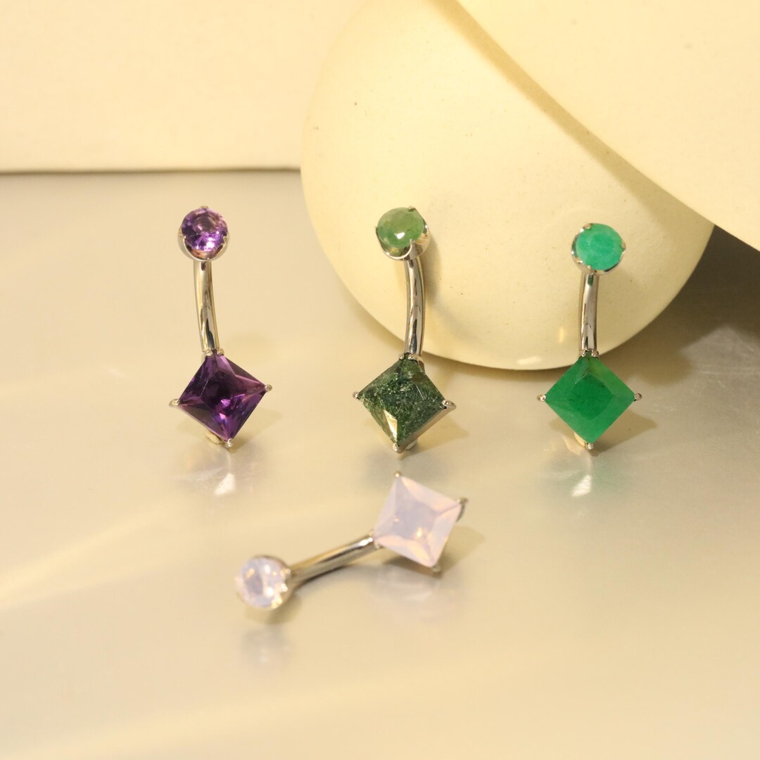 Titanium navelpiercing met gekleurde diamanten
