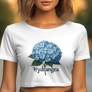 Hortensien Grafik T-Shirt, Blumenmuster T-Shirt, Blaue Blumen Kunstwerk Shirt, Natur inspirierte Freizeitkleidung, Einzigartiges Botanisches Druck Top