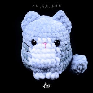 Small Crochet Cat Plush, Amigurumi Kitty Toy, Handmade Cat Figurine, Cute Cat Decor, Pocket-Sized Plushie, Gift for Cat Lover