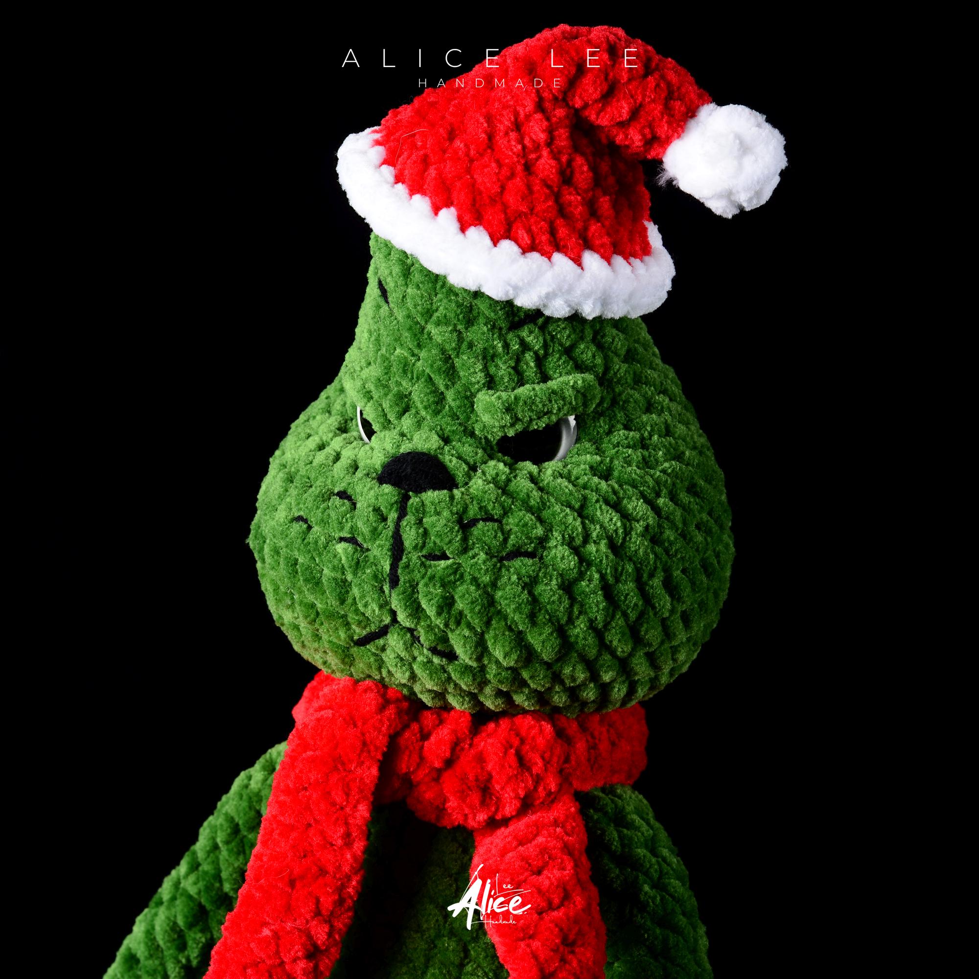 Green Christmas Character Crochet Pattern: No Sew Amigurumi PDF 35 cm English & German - Thumbnail 5