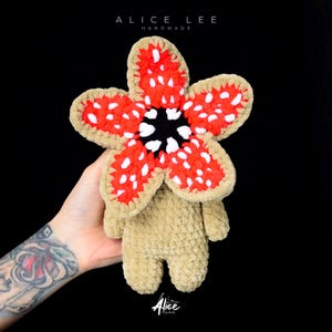 Peluche Demogorgon au crochet inspirée de la série des années 80, jouet monstre, fleur, visage, créature, cadeau d'horreur, collectionneur de fans de science-fiction des années 80
