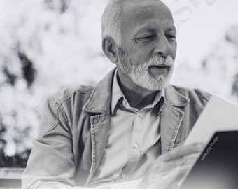 El hombre canoso (blanco y negro) - Arte moderno