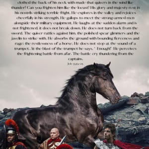 Op de afbeelding: Een zwart paard met een donkere manen en staart staat voor drie mannen in Romeinse bepantsering. De mannen staan op een rotsachtig oppervlak. De tekst "Lessons from the Horse" staat bovenaan de afbeelding. De tekst "Job 39:19-25" staat onderaan de afbeelding.