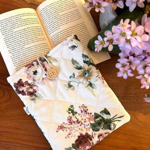 Copertina per libro, Copertina floreale per libro, Copertina trapuntata per libro, Copertina imbottita per libro, borsa per libri, Copertina fatta a mano per libro