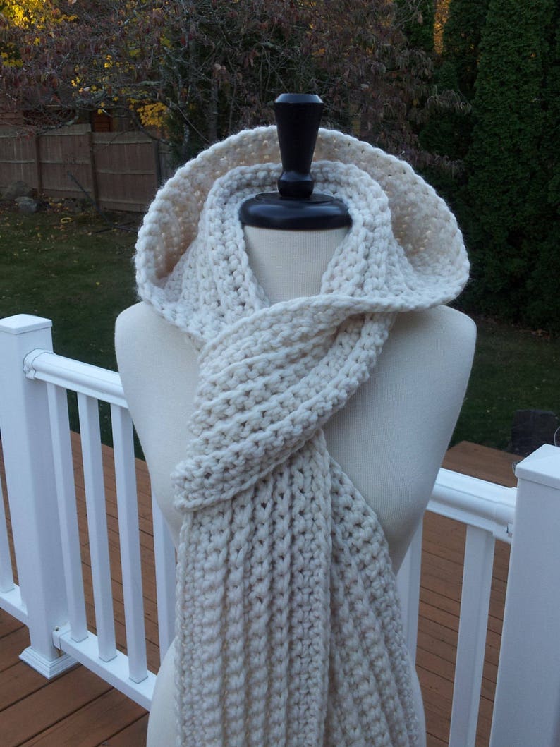 Ultra Plush Nordic Hooded Scarf, this one in color Nordic White is ready to ship. imagem 1