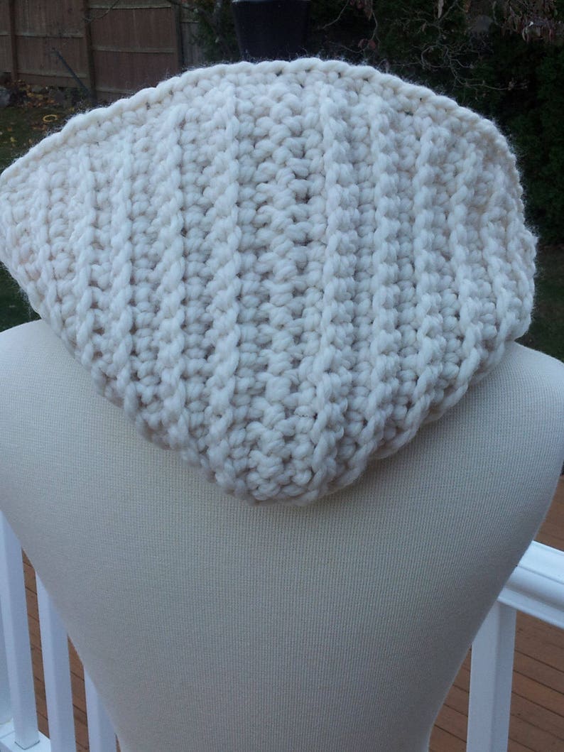 Ultra Plush Nordic Hooded Scarf, this one in color Nordic White is ready to ship. imagem 3