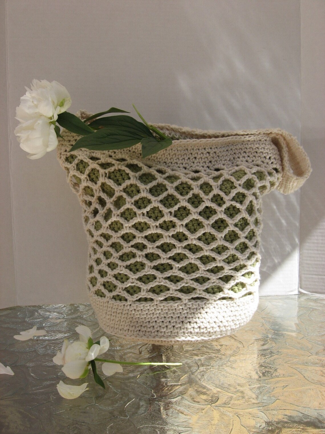 Cosbai - Ruffle Trim Crochet Sling Bag - Vintage & Chic