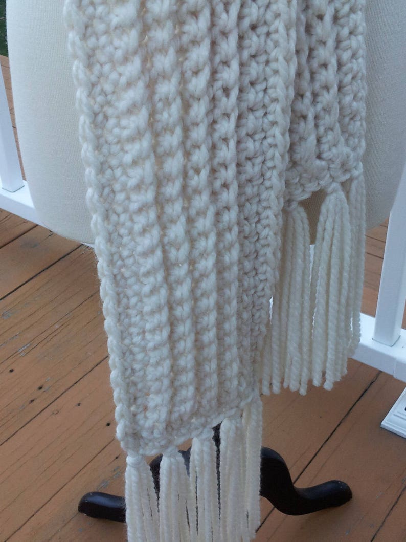 Ultra Plush Nordic Hooded Scarf, this one in color Nordic White is ready to ship. imagem 4