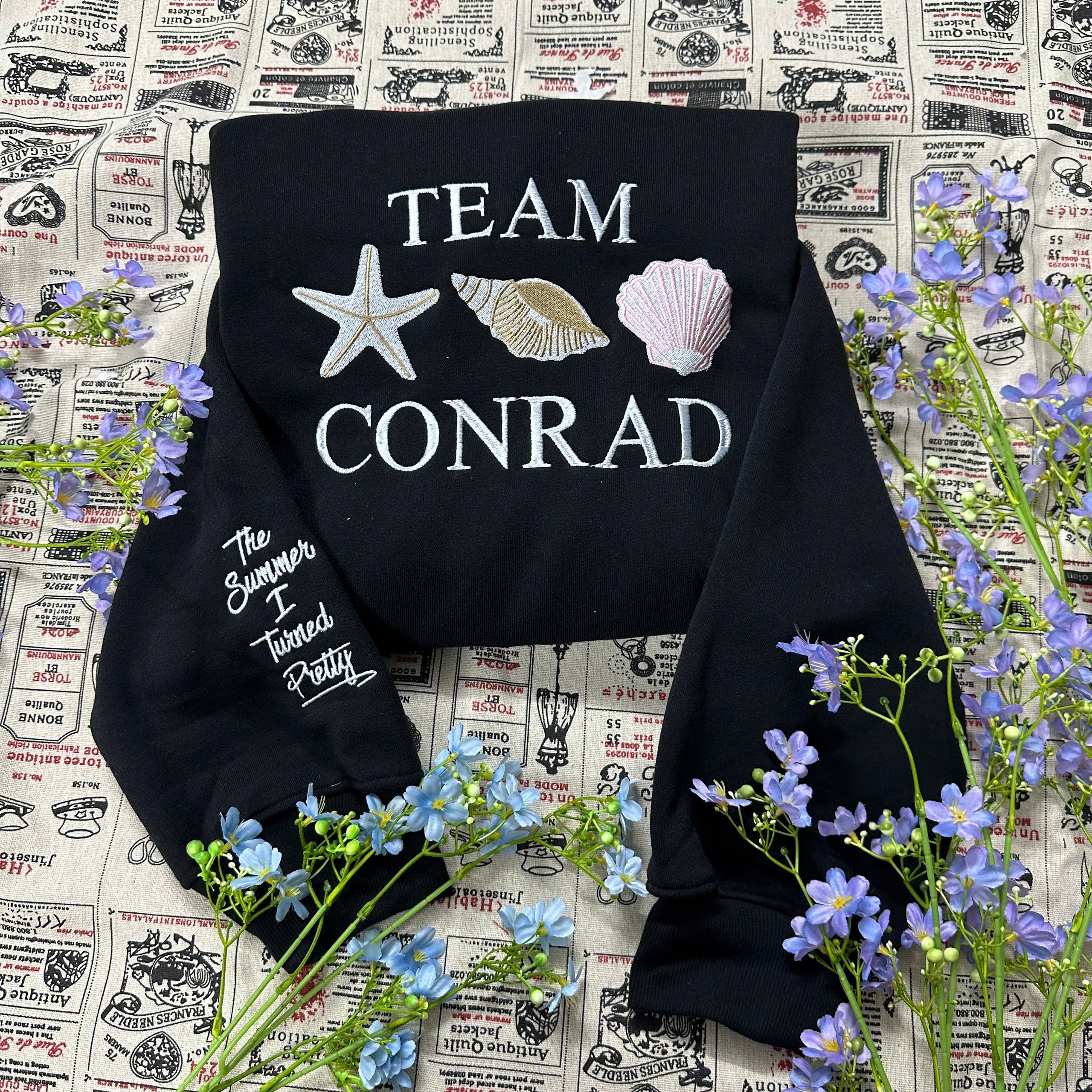 Team Conrad Cute Rivalry Graphic Coastal Style Sweat à Capuche