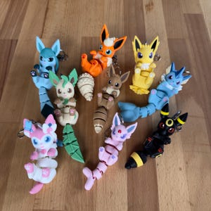 Flexi Eevee, Umbreon, Espeon and more Eeveelution Keychains – Fidget Toy, Decor or Gift