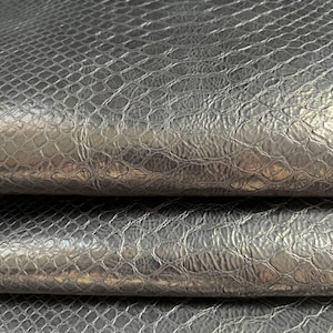 Cuir Premium Gris Embossé Python – Cuir de Veau Souple, Motif Serpent Authentique, Fabriqué en Italie
