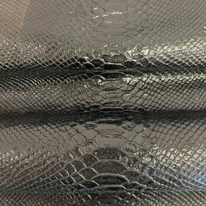 Cuir Premium Noir Embossé Python – Cuir de Veau Souple, Motif Serpent Authentique, Fabriqué en Italie
