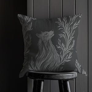 Schiefer Wolf Botanischer Kissenbezug: Dark Academia Dekor