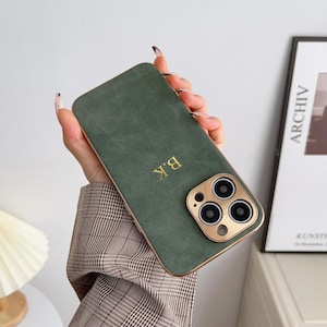 Personalisierte iPhone Lederhülle für iPhone 11, 12, 13, 14, 15, 16 Pro Max - Personalisierte Name Lammfell-Abdeckung mit Überzugsrahmen & Initialen