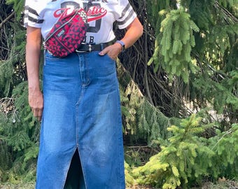 Black and red geometric printed sling cross body pouch, fashion trend, travel bag