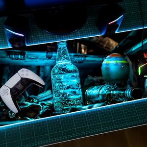 Tapis de souris gaming LED quantique, tapis de bureau Wasteland, mini bombe nucléaire, monde post-apocalyptique, distopia nucléaire, bouteille quantique, cadeau pour les joueurs.