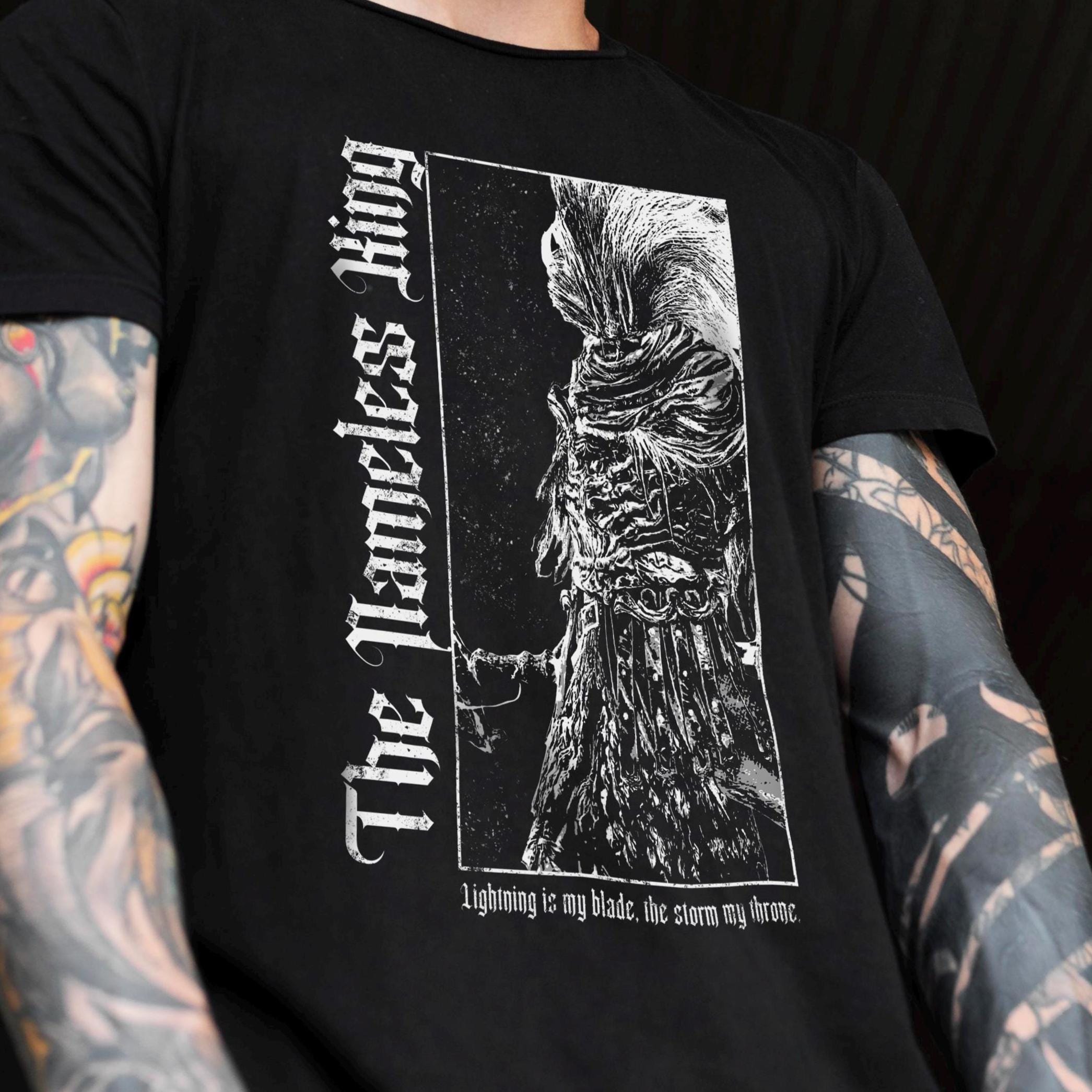Namenloser König Unisex T-Shirt | Dunkles Fantasy T-Shirt | Mythisches König Tee | Gamer Geschenk | Soulsbore inspiriert Shirt | Schweres Baumwoll-T-Shirt