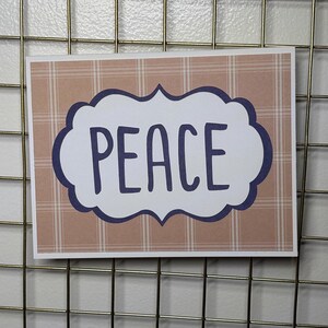 Tarjeta PEACE con motivos a cuadros y melocotón