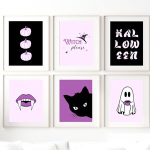 Può includere: Sei stampe artistiche a tema Halloween incorniciate. Le stampe presentano illustrazioni di zucche, un cappello da strega, la parola "Halloween", labbra da vampiro, un gatto nero e un fantasma che tiene una tazza. La tavolozza dei colori include nero, bianco e tonalità di viola.