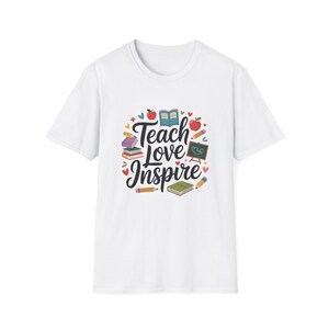 Teach Love Inspire Lehrer Shirt Geschenk für Frauen Männer | Niedliches Back to School T-Shirt für Erzieher, Tutoren, Klassenzimmer Outfit Idee