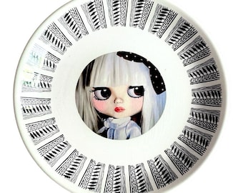 Blythe Doll on Vintage Plate Altered Art signed / wall decor / OOAK / Altered Art / Big Eyes / Wall hanging / pink hair / pop surrealism