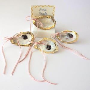 Portatarjetas con forma de concha de ostra con lazo para decoración de mesa de boda en la playa, recuerdo de fiesta de conchas marinas para regalos de mesa de boda en la playa de lujo