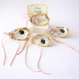 Coquettish Bow Oyster Shell Place Card Holder for Beach Wedding Table Decor Seashell Party Favor Luxury Beach Wedding Table Setting Gifts
