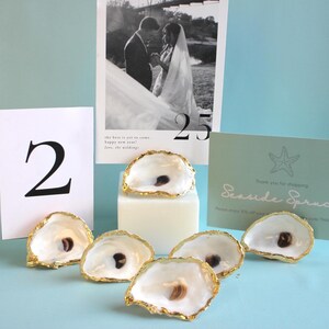 Plaats kaarthouder oesterschelp voor strand bruiloft tafeldecoratie schelp feestbedankje voor luxe strand bruiloft tafeldecoratie geschenken