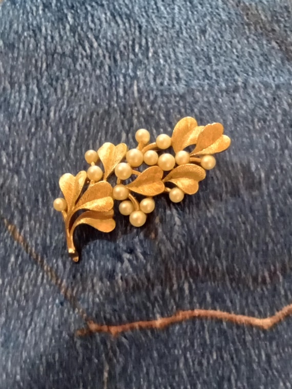 Christmas Mistletoe Brooch