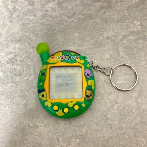 Bandai Tamagotchi Connection English Version 4 Green Toys R US Shell Asia / Oceania Version