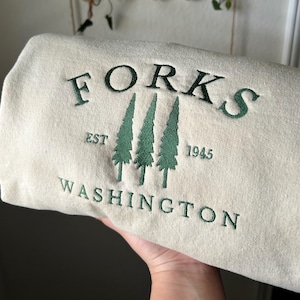 Sweter z okrągłym dekoltem unisex Forks Washington z haftem, inspirowany książkami, pamiątka, wampir PNW Souvenir, haft Forks