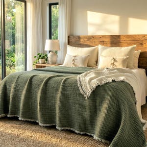 Organic Cotton Muslin Comforter, 8-Layer Breathable Summer Quilt, Oversized King Bedspread