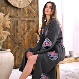 Kimono i ekologisk bomull, handdekorerat motiv med onda ögat, turkisk muslinstrandöverdrag Gray