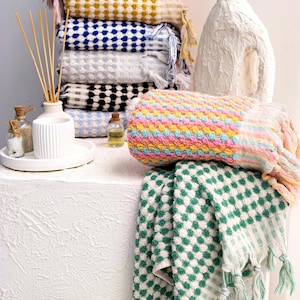 Hand Woven Organic Cotton Bath Towel: Thick Bubble Towel