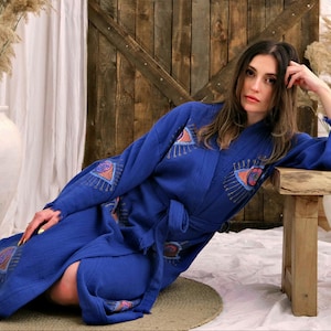 Kimono i ekologisk bomull, handdekorerat motiv med onda ögat, turkisk muslinstrandöverdrag Blue Multicolored
