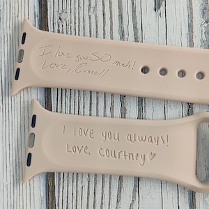 Nos polices de caractères ou votre message manuscrit Inscription personnalisée Bracelet Apple Watch Cadeau parfait pour les fêtes Cadeau pour elle Cadeau pour lui Cadeau de Noël
