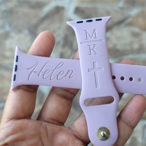 Gepersonaliseerde horlogeband compatibel met Apple Watch-monogram iWatch-band Gepersonaliseerde siliconen horloge 38/40/41 42/44/45 band gegraveerd