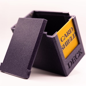 Magic the Gathering Kommandant Deck Box für über 100 beidseitig gesleevte Karten + Platz für Token! Lila