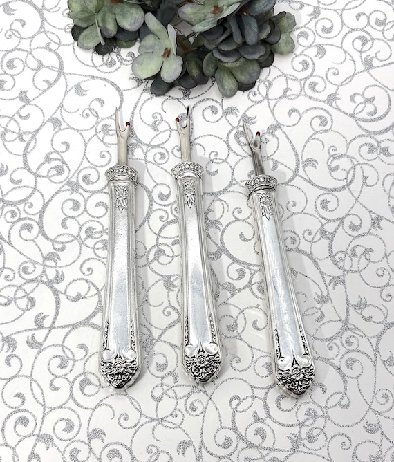 One Vintage Silverplate Seam Ripper - 1950 Starlight Pattern