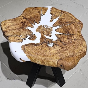 Kundenspezifischer Auftrag Epoxidharz-Kaffeetisch, Küchen-Esstisch, Epoxidharz-Esstisch, Live-Edge-Tisch