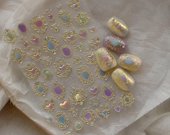 Iriserende opaal nagelstickers: gouden barokke edelsteen 3D-kunst