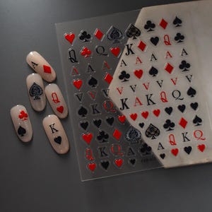 Naklejki na paznokcie w kształcie kart pokerowych – czerwono-czarne kluby, serca, diamenty, pik | Naklejki na paznokcie w kształcie kart do gry do samodzielnego manicure