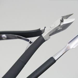 1 set Black Stainless steel Nail Cuticle Nippers Cutter Dead Skin Scissor Nails Remover Pusher Cuticles Manicure Pedicure Care Tool