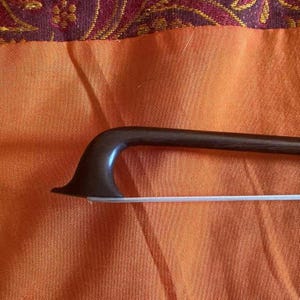 classical/transitional violin bow